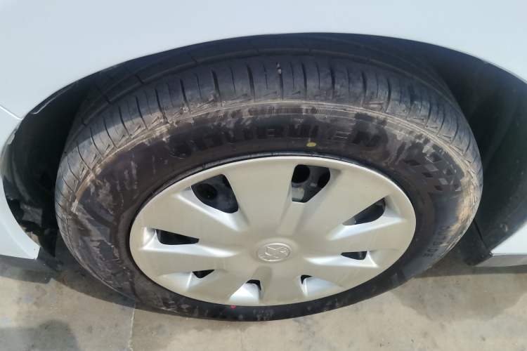 Used Venucia R50 2015 1.6L Automatic Fashion Edition Exterior 7