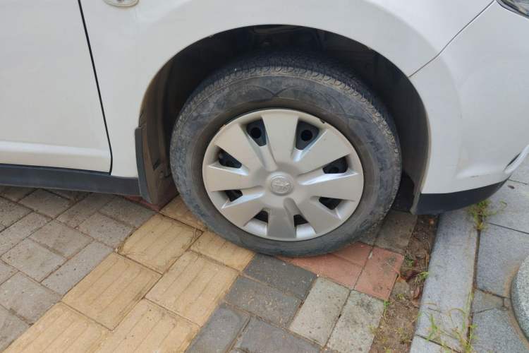 Used Venucia R50 2015 1.6L Manual Fashion Edition Exterior 7