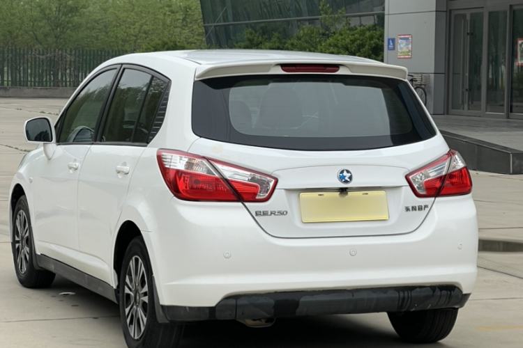 Used Venucia R50 2015 1.6L Automatic Fashion Edition Exterior 7