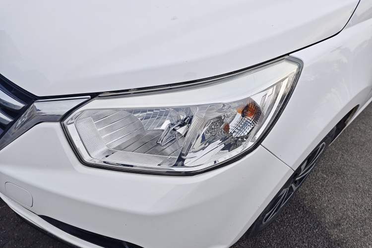 Used Venucia R50 2015 1.6L Manual Fashion Edition Exterior 7