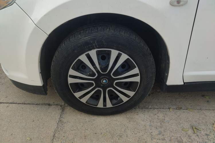 Used Venucia R50 2015 1.6L Automatic Fashion Edition Exterior 7