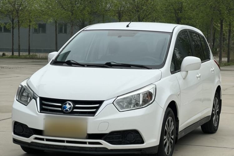 Used Venucia R50 2015 1.6L Automatic Fashion Edition Exterior 8
