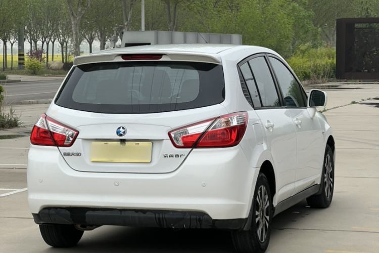 Used Venucia R50 2015 1.6L Automatic Fashion Edition Exterior 9