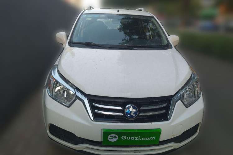 Used Venucia R50 2015 1.6L Automatic Fashion Edition Front