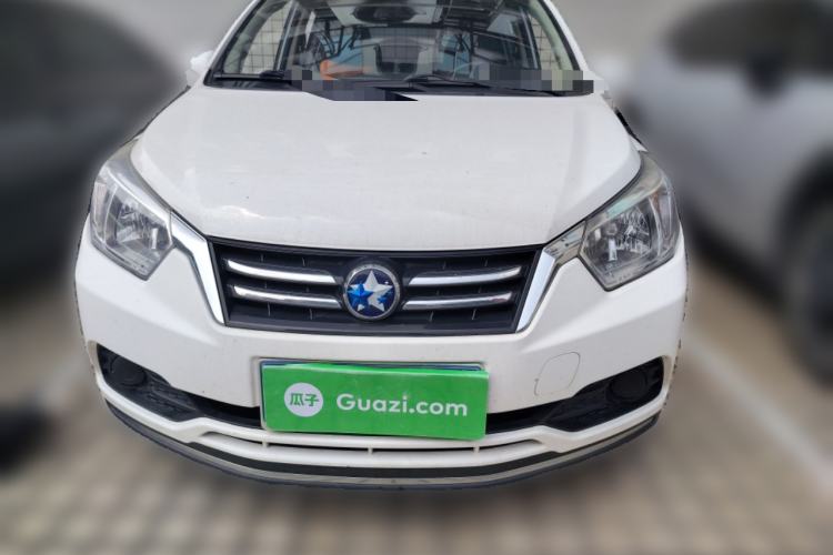 Used Venucia R50 2015 1.6L Automatic Fashion Edition Front
