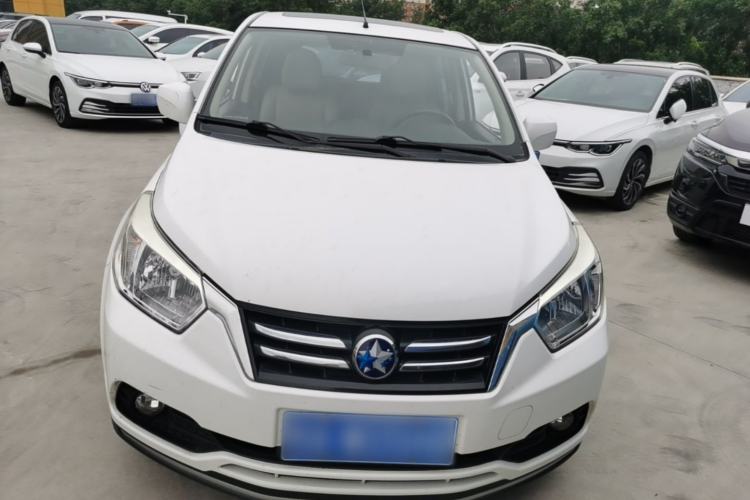 Used Venucia R50 2015 1.6L Automatic Luxury Edition Front