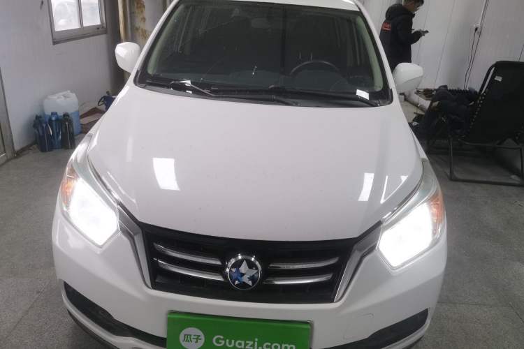 Used Venucia R50 2015 1.6L Automatic Fashion Edition Front