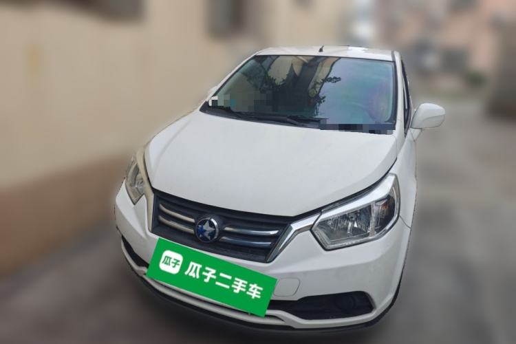 Used Venucia R50 2015 1.6L Automatic Fashion Edition Front