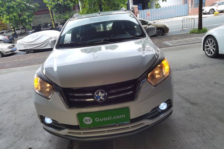 Used Venucia R50 2015 1.6L Automatic Fashion Edition Front