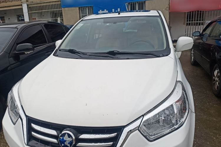 Used Venucia R50 2015 1.6L Automatic Luxury Edition Front