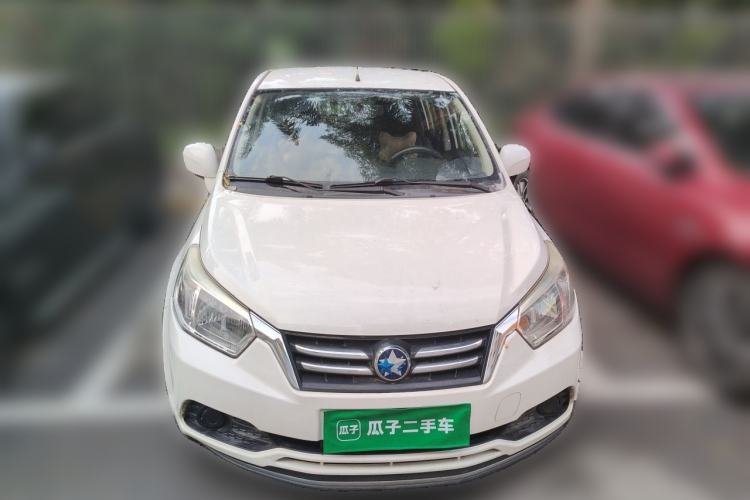 Used Venucia R50 2015 1.6L Automatic Fashion Edition Front