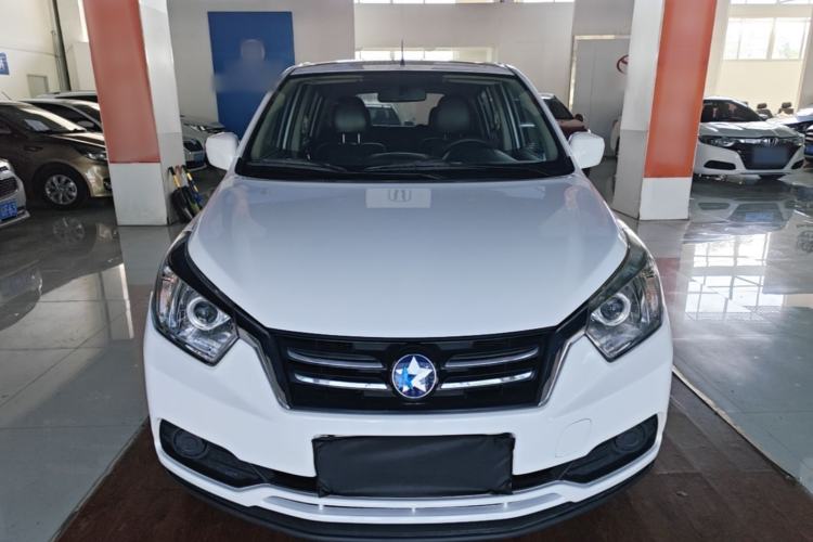 Used Venucia R50 2015 1.6L Automatic Fashion Edition Front