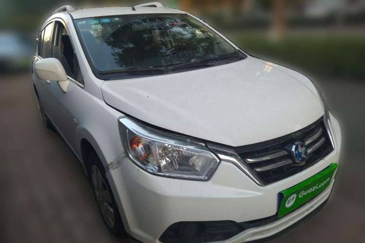 Used Venucia R50 2015 1.6L Automatic Fashion Edition Front Right 45 Deg