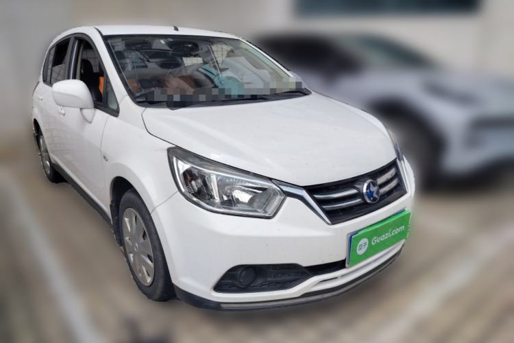 Used Venucia R50 2015 1.6L Automatic Fashion Edition Front Right 45 Deg