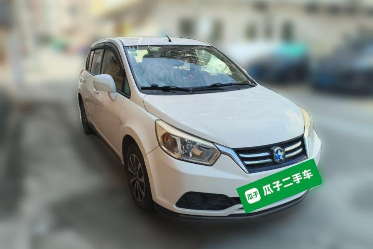 Used Venucia R50 2015 1.6L Automatic Fashion Edition Front Right 45 Deg