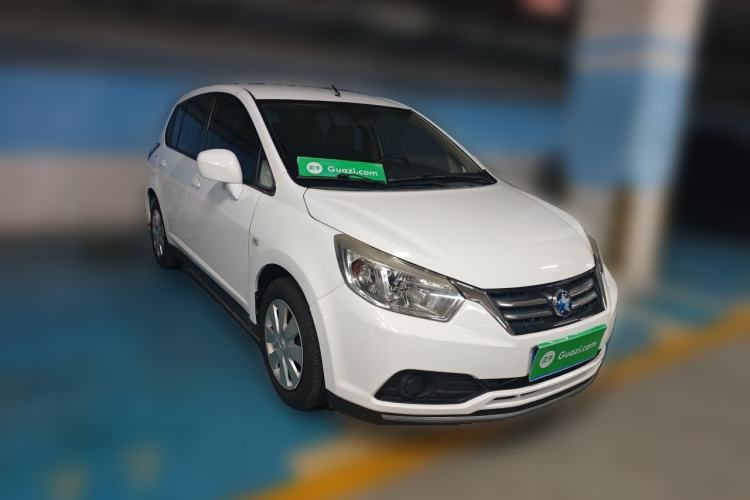 Used Venucia R50 2015 1.6L Automatic Fashion Edition Front Right 45 Deg