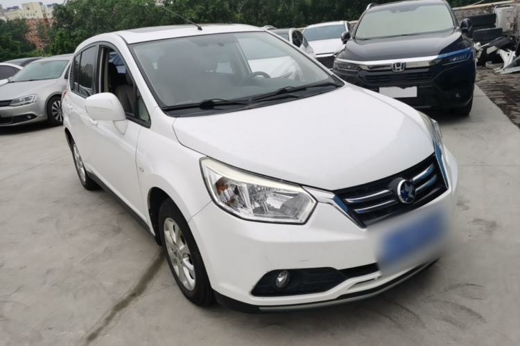 Used Venucia R50 2015 1.6L Automatic Luxury Edition Front Right 45 Deg