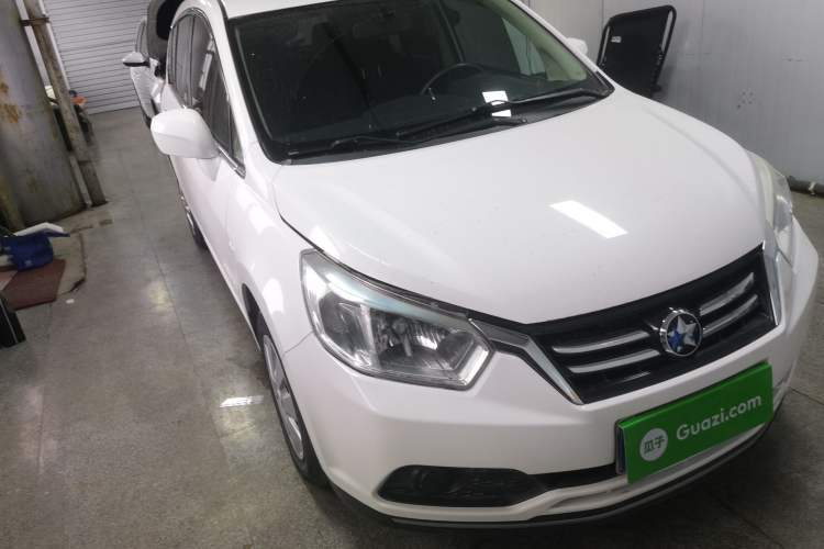 Used Venucia R50 2015 1.6L Automatic Fashion Edition Front Right 45 Deg