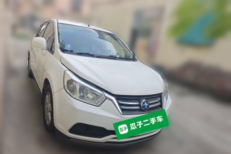 Used Venucia R50 2015 1.6L Automatic Fashion Edition Front Right 45 Deg