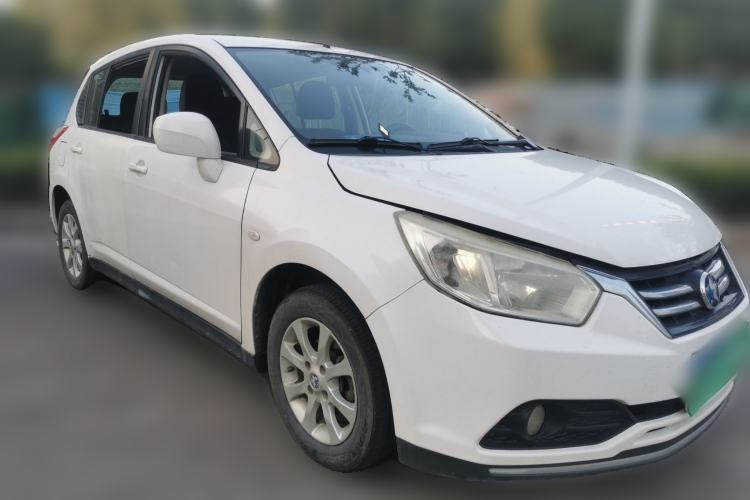 Used Venucia R50 2015 1.6L Manual Fashion Edition Front Right 45 Deg