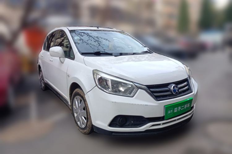Used Venucia R50 2015 1.6L Automatic Fashion Edition Front Right 45 Deg