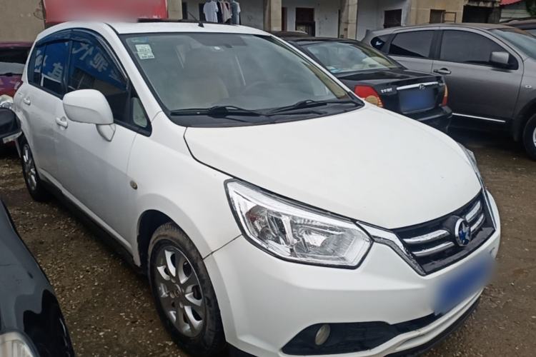 Used Venucia R50 2015 1.6L Automatic Luxury Edition Front Right 45 Deg