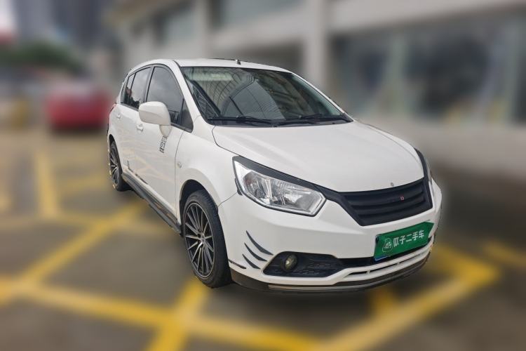 Used Venucia R50 2015 1.6L Automatic Fashion Edition Front Right 45 Deg