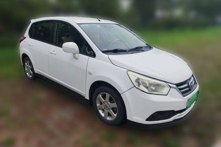Used Venucia R50 2015 1.6L Automatic Fashion Edition Front Right 45 Deg