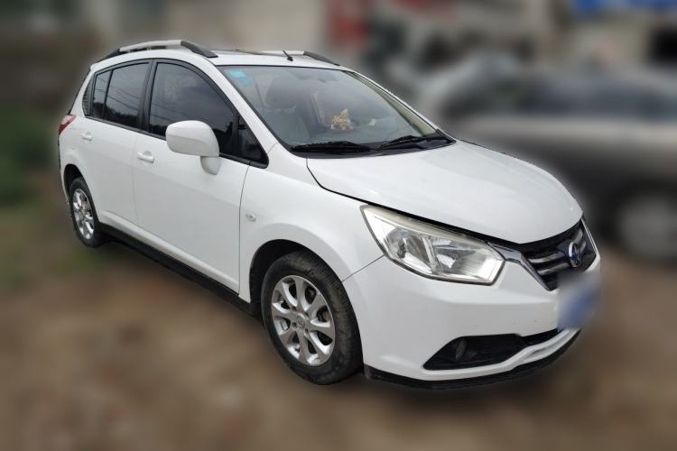Used Venucia R50 2015 1.6L Manual Luxury Edition Front Right 45 Deg