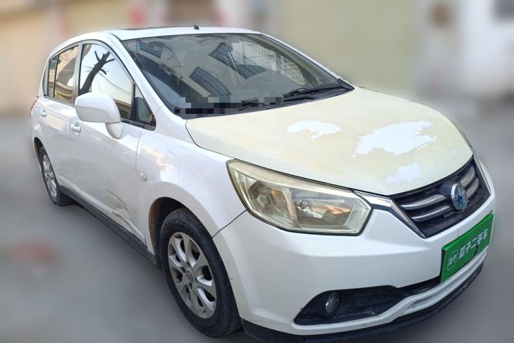 Used Venucia R50 2015 1.6L Automatic Luxury Edition Front Right 45 Deg