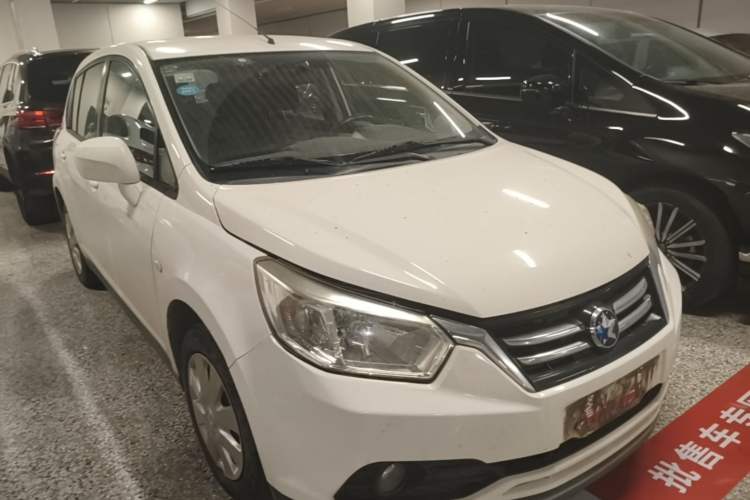 Used Venucia R50 2015 1.6L Manual Fashion Edition Front Right 45 Deg