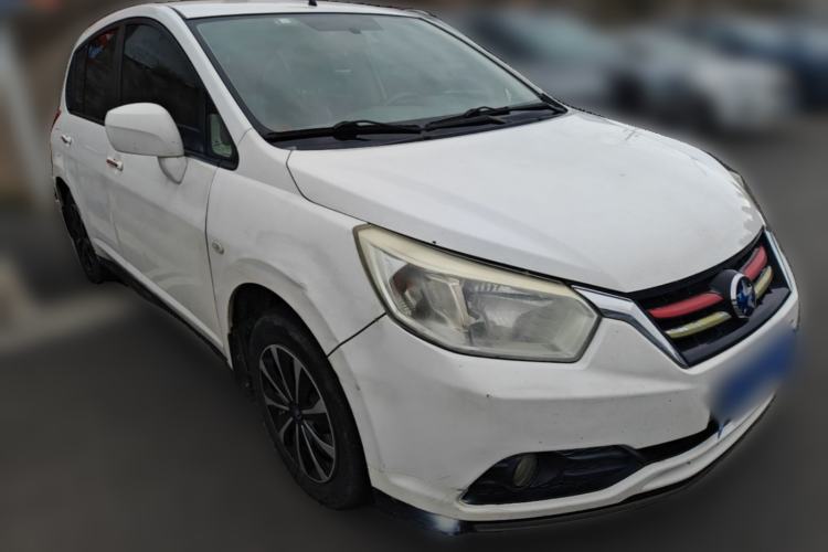 Used Venucia R50 2015 1.6L Automatic Fashion Edition Front Right 45 Deg