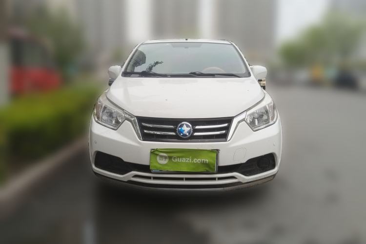 Used Venucia R50 2015 1.6L Automatic Fashion Edition Front