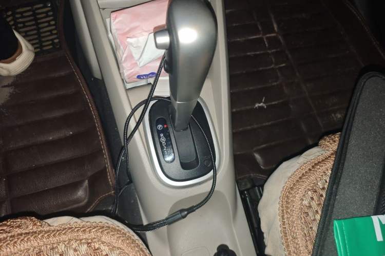 Used Venucia R50 2015 1.6L Automatic Fashion Edition Gear Lever