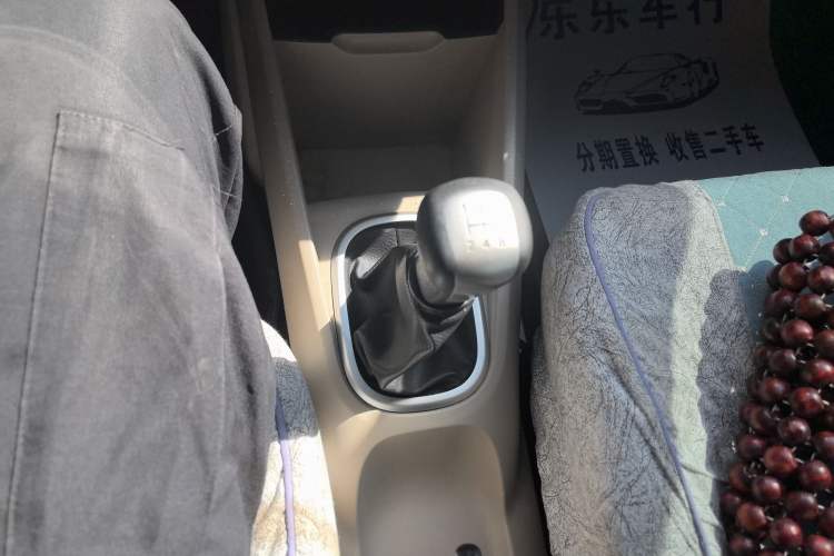 Used Venucia R50 2015 1.6L Manual Fashion Edition Gear Lever