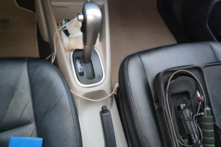 Used Venucia R50 2015 1.6L Automatic Fashion Edition Gear Lever