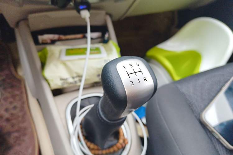 Used Venucia R50 2015 1.6L Manual Fashion Edition Gear Lever