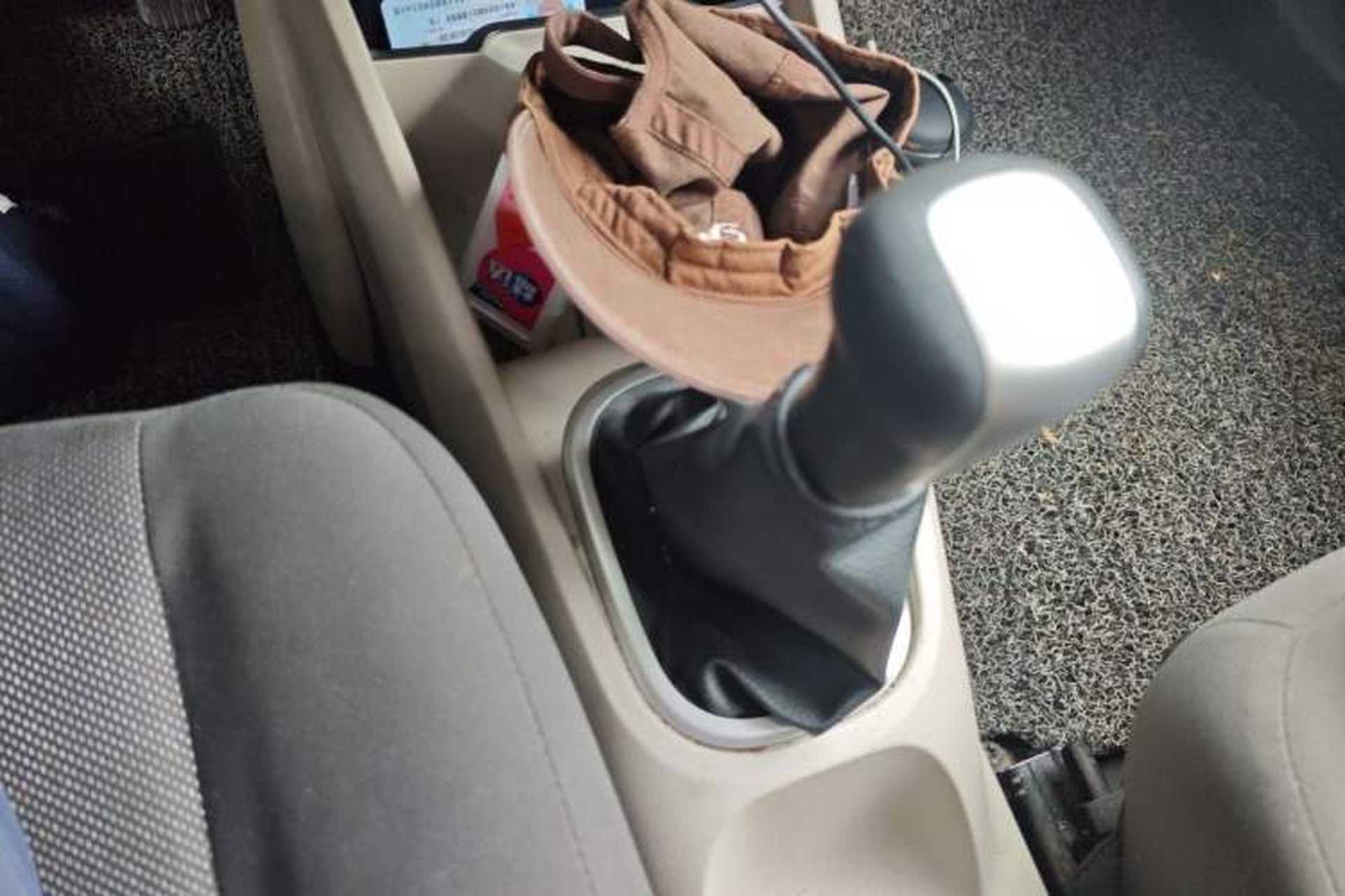 Used Venucia R50 2015 1.6L Manual Fashion Edition Gear Lever