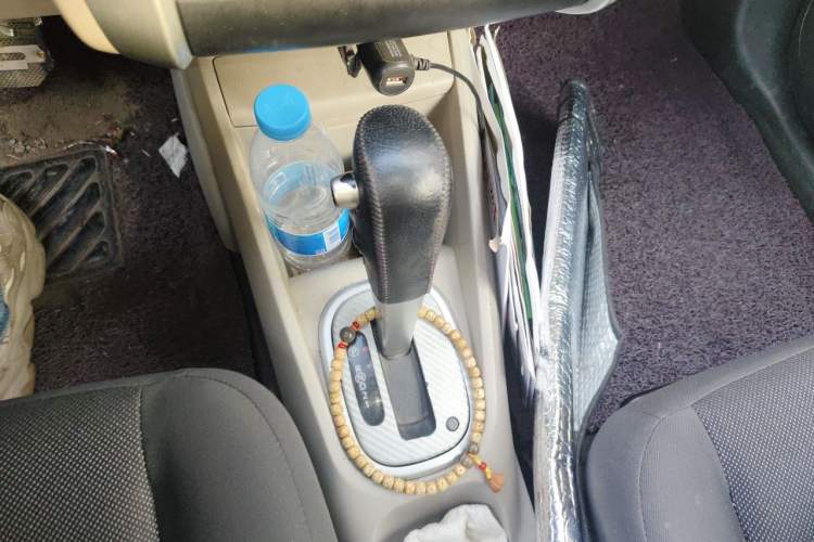 Used Venucia R50 2015 1.6L Automatic Fashion Edition Gear Lever