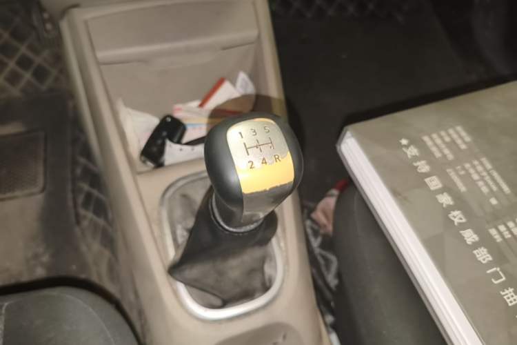 Used Venucia R50 2015 1.6L Manual Fashion Edition Gear Lever