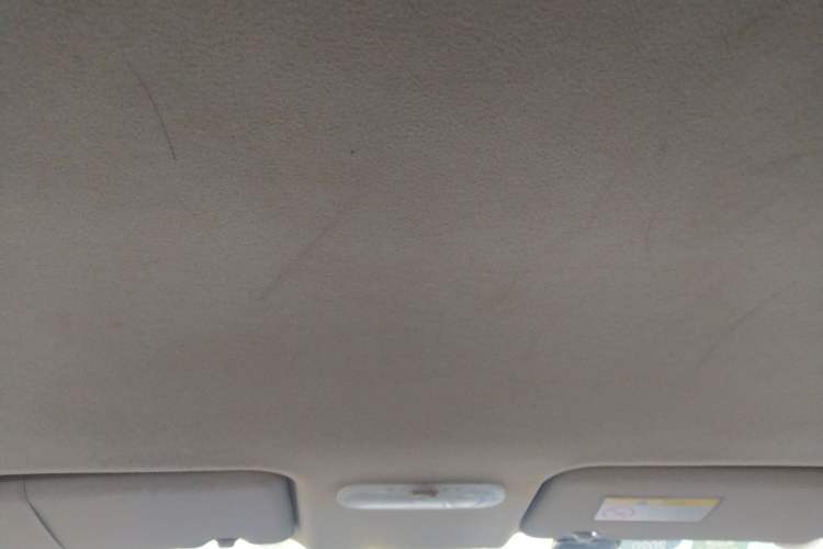Used Venucia R50 2015 1.6L Automatic Fashion Edition Headliner