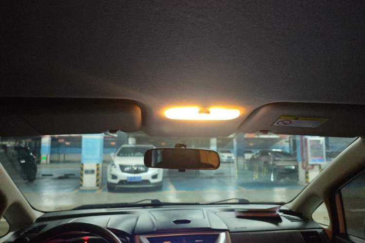 Used Venucia R50 2015 1.6L Automatic Fashion Edition Headliner