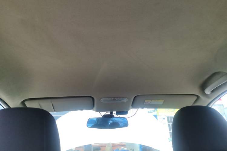 Used Venucia R50 2015 1.6L Automatic Fashion Edition Headliner