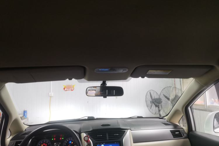 Used Venucia R50 2015 1.6L Automatic Fashion Edition Headliner