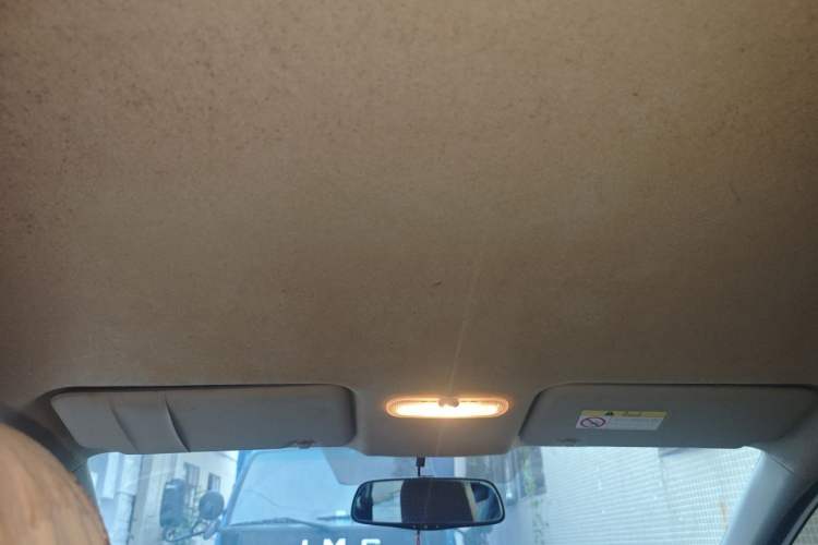 Used Venucia R50 2015 1.6L Automatic Fashion Edition Headliner