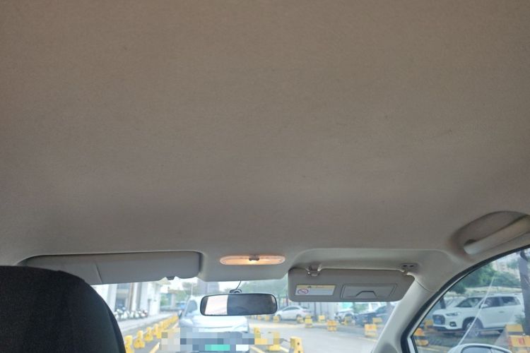 Used Venucia R50 2015 1.6L Automatic Fashion Edition Headliner