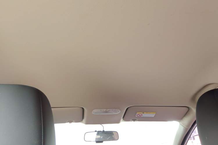 Used Venucia R50 2015 1.6L Manual Fashion Edition Headliner