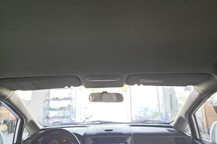 Used Venucia R50 2015 1.6L Automatic Fashion Edition Headliner
