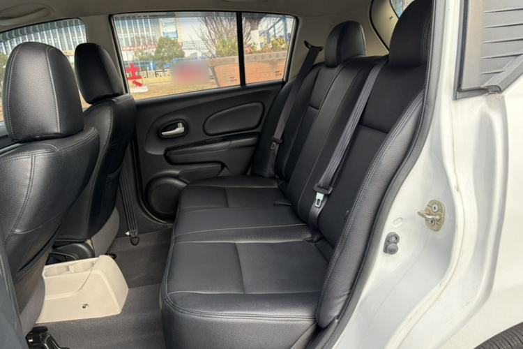 Used Venucia R50 2015 1.6L Manual Fashion Edition Interior 1