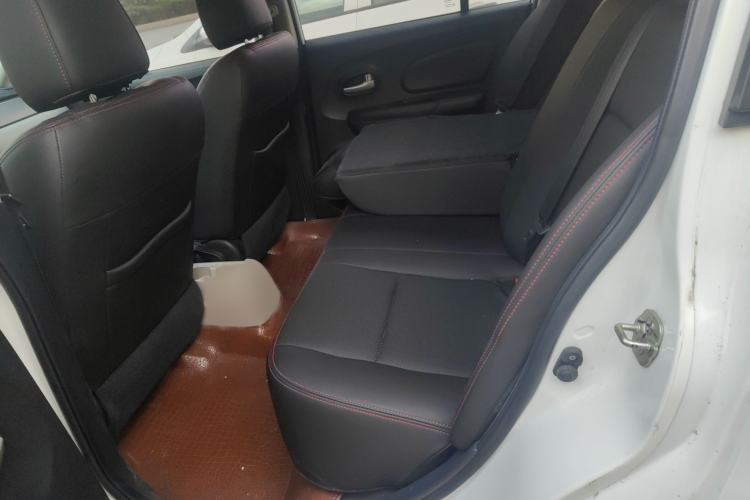 Used Venucia R50 2015 1.6L Manual Fashion Edition Interior 1